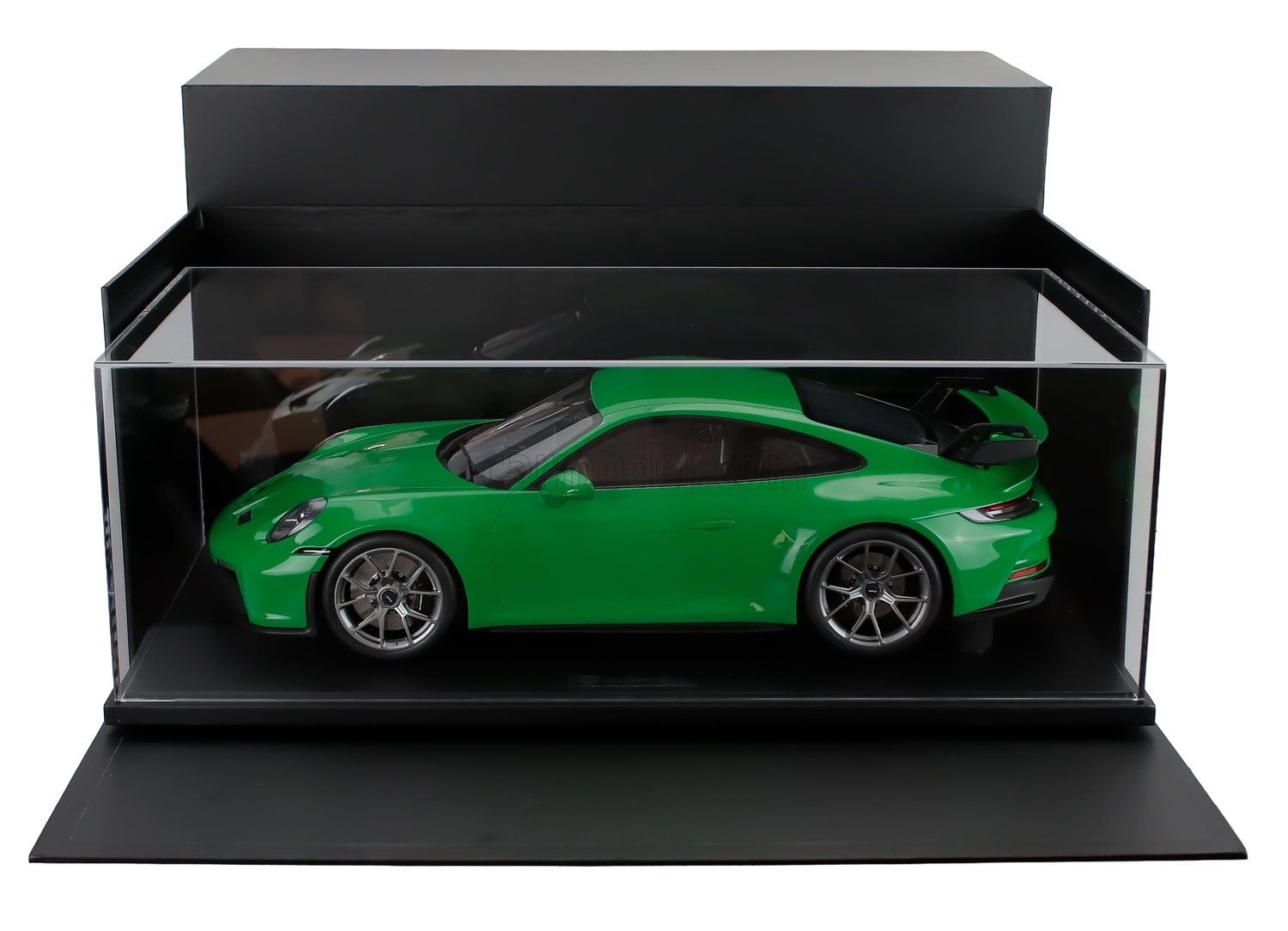 ミニカー 1/8 ポルシェ 911 GT3 GT-SPIRIT 1/8 PORSCHE 911 992 GT3