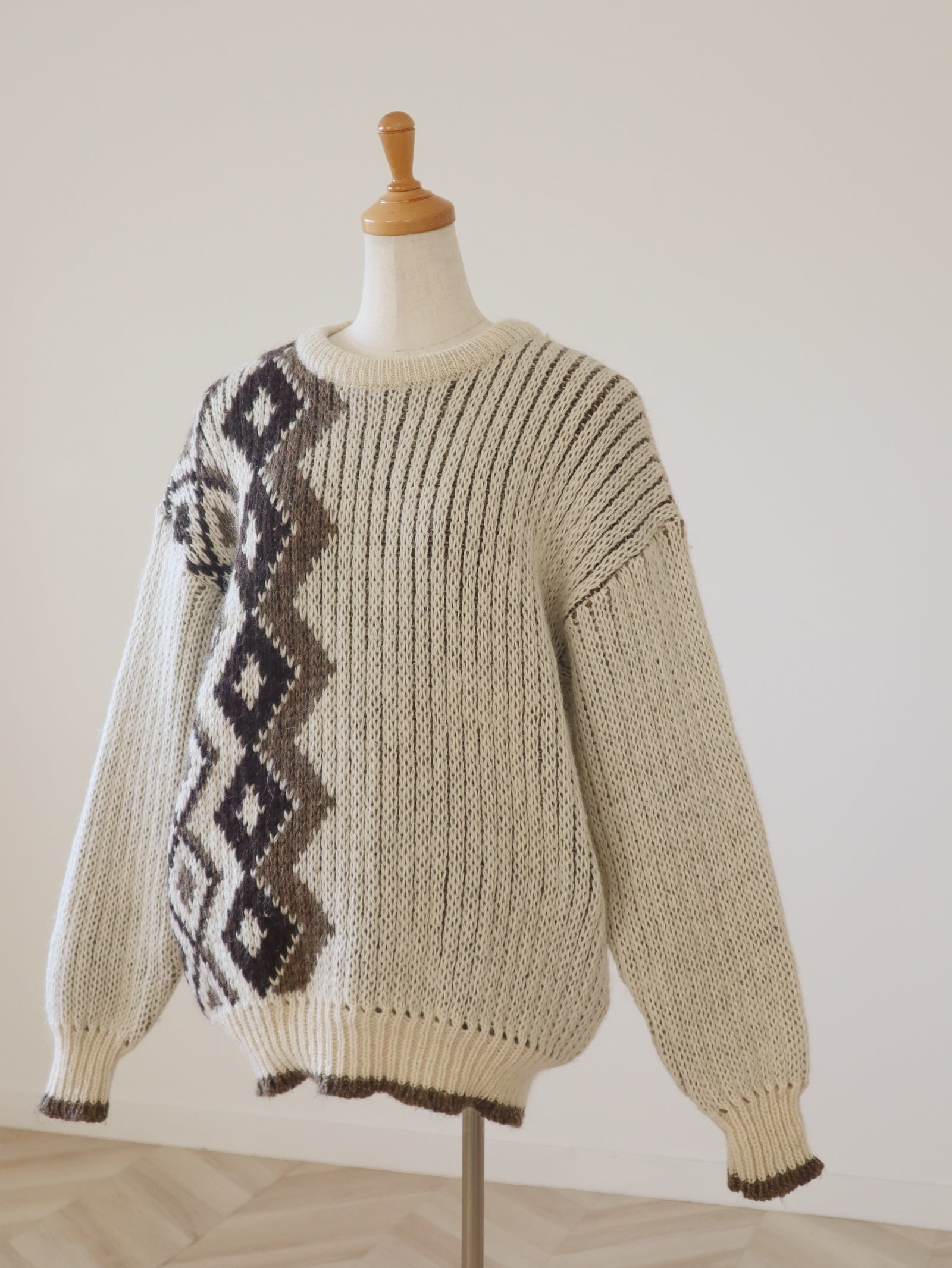 ●JAMES PRINGLE made in Scotland jacquard wool sweater