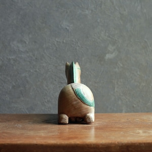 ちょっと一休みする、鮮やかな色味の馬 2｜木彫り 馬 ヴィンテージ置物