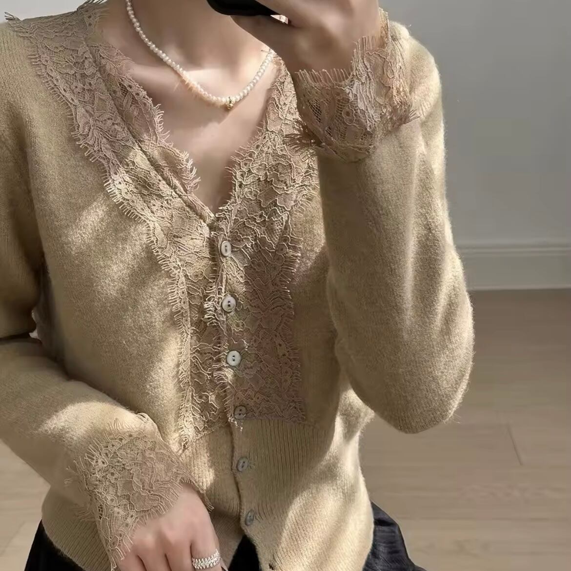 Vネックレースカーディガン