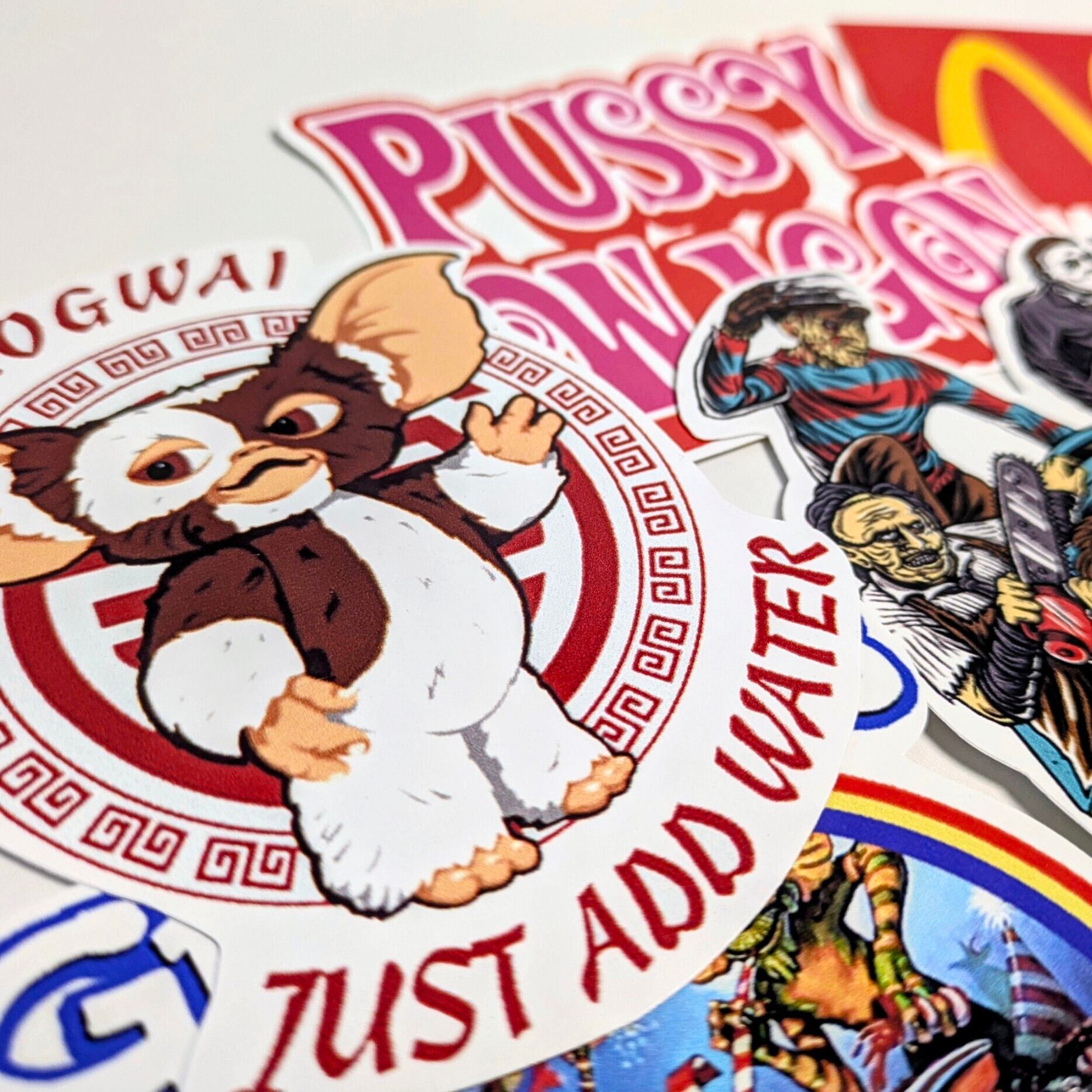 送料無料!!【 DIE-CUT STICKER / ダイカットステッカー】『 Kill Bill / キル・ビル 』PUSSY WAGON / ステッカー / シール 〚アメリカン雑貨 アメトイ〛