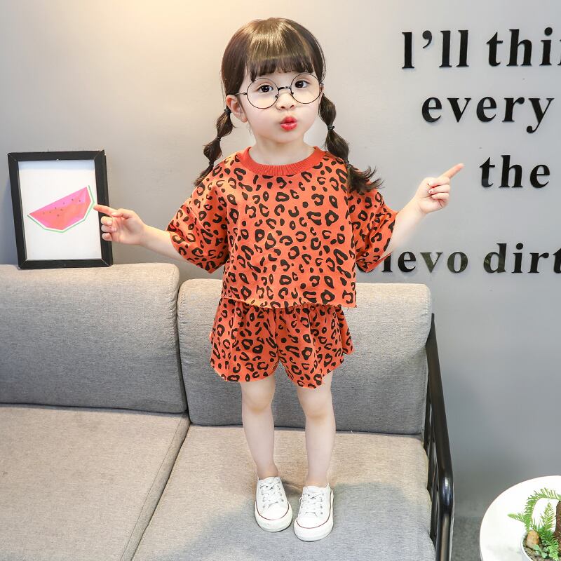 子供服] 切りっぱなしデザイン ヒョウ柄がかわいいセットアップ 韓国