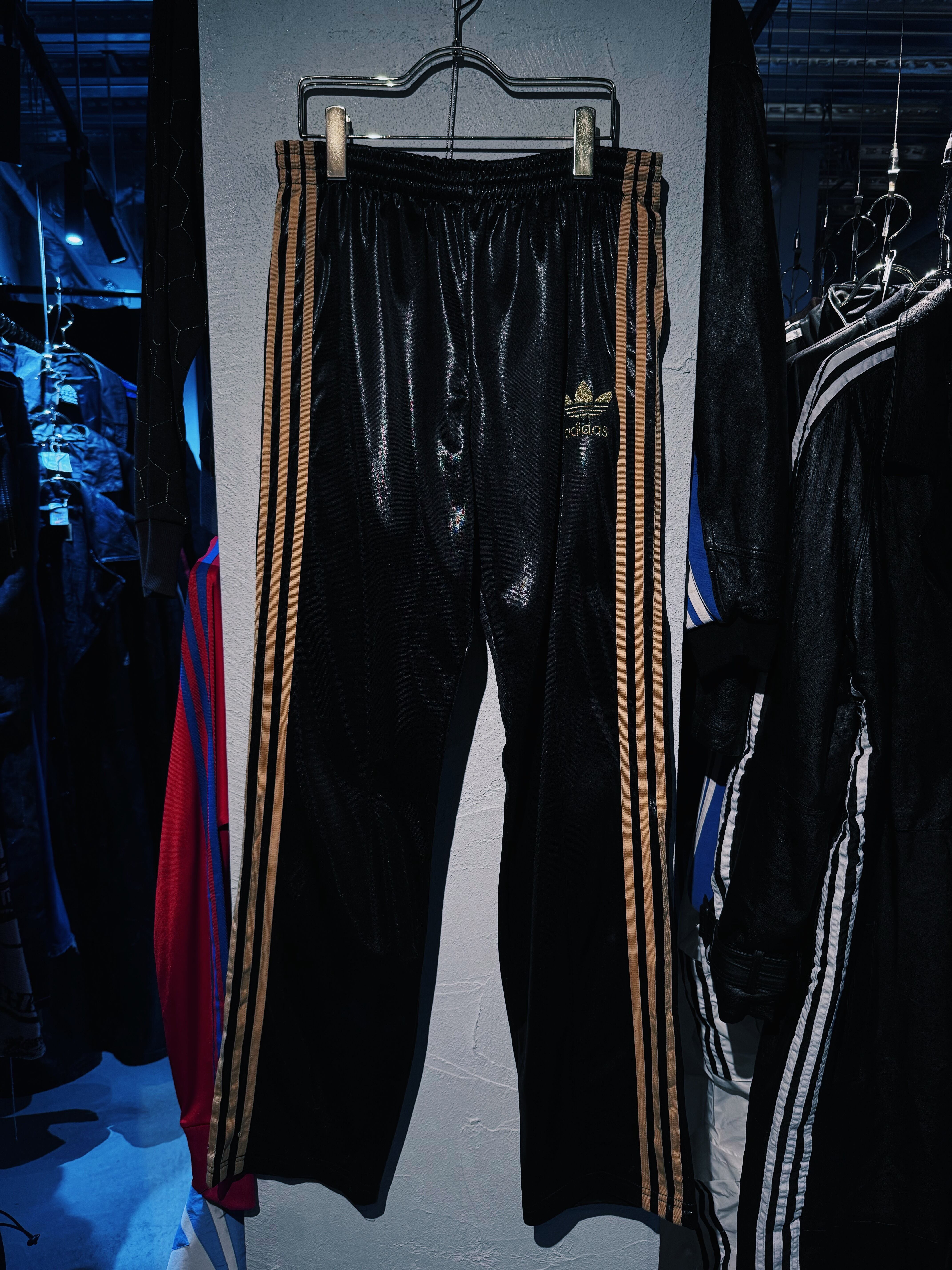 【D4C】90's vintage "ADIDAS Originals" gold line color 3 stripes design nylon track pants