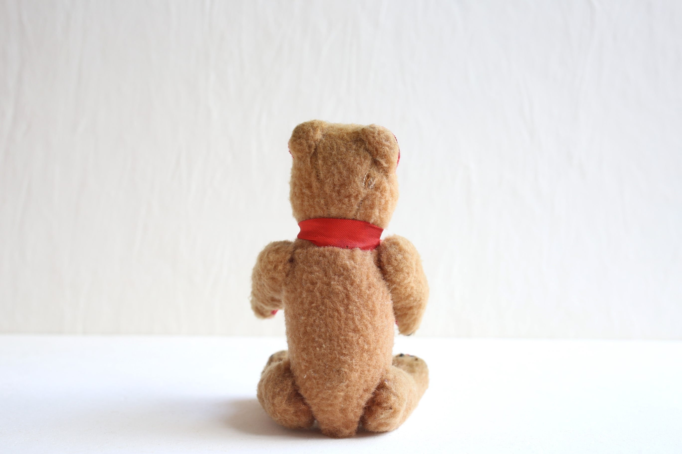 フランス アンティーク ヴィンテージ ブルーアイと赤パッドの小さな