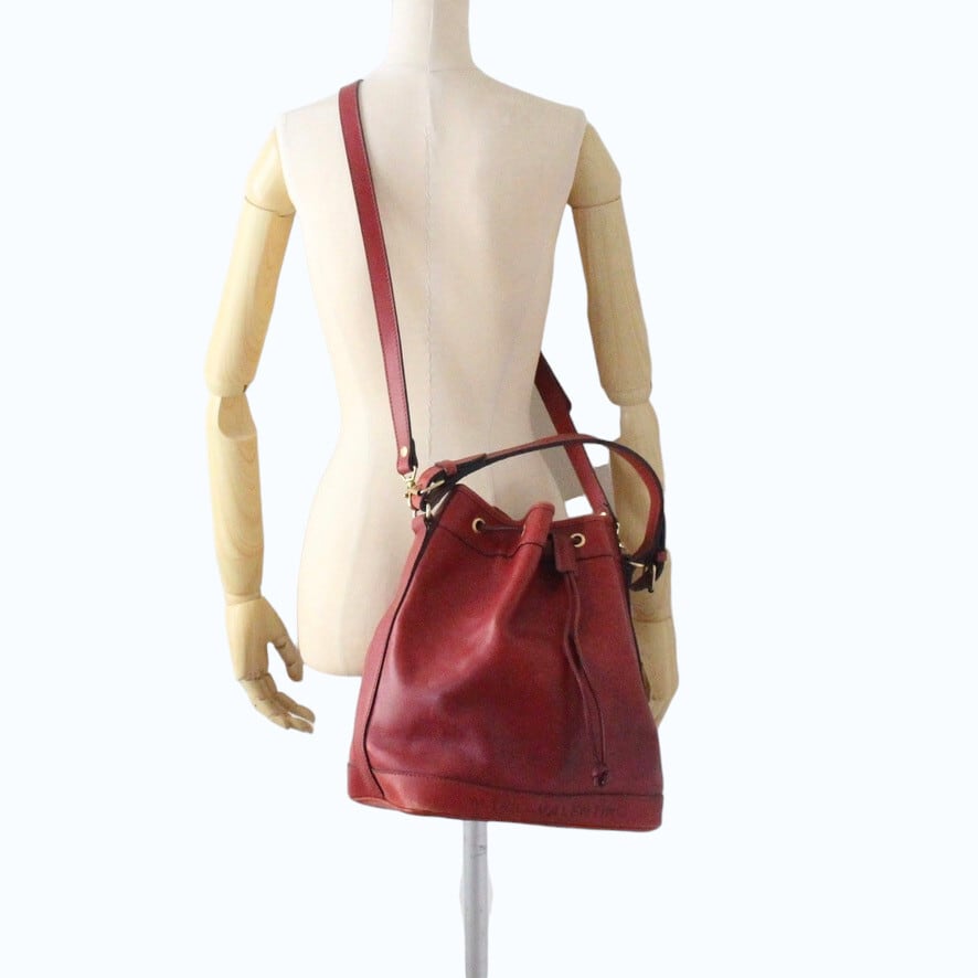 巾着 valentino bag valentino バケットバッグ 黒のレザー巾着型