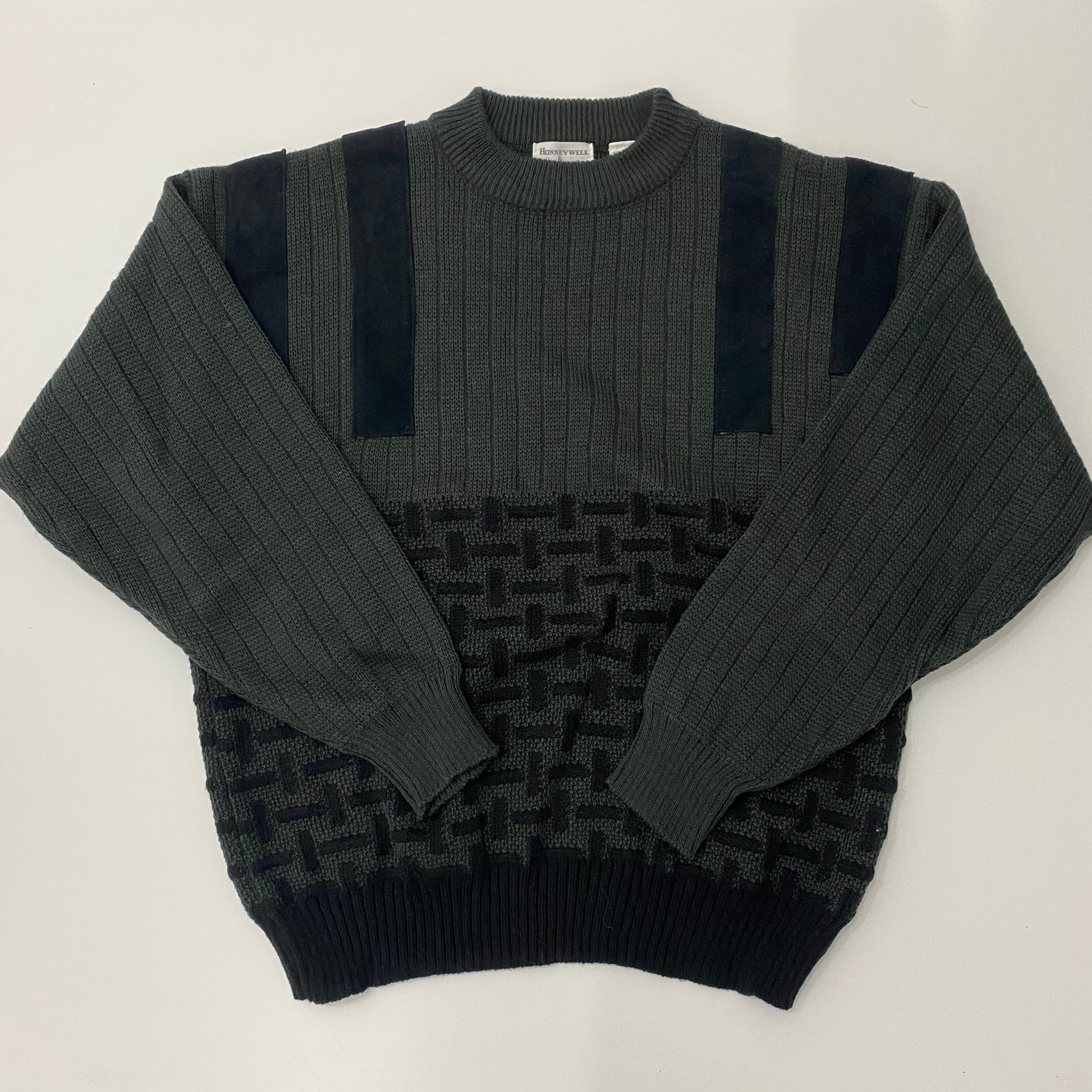 LEATHER PATTERN KNIT