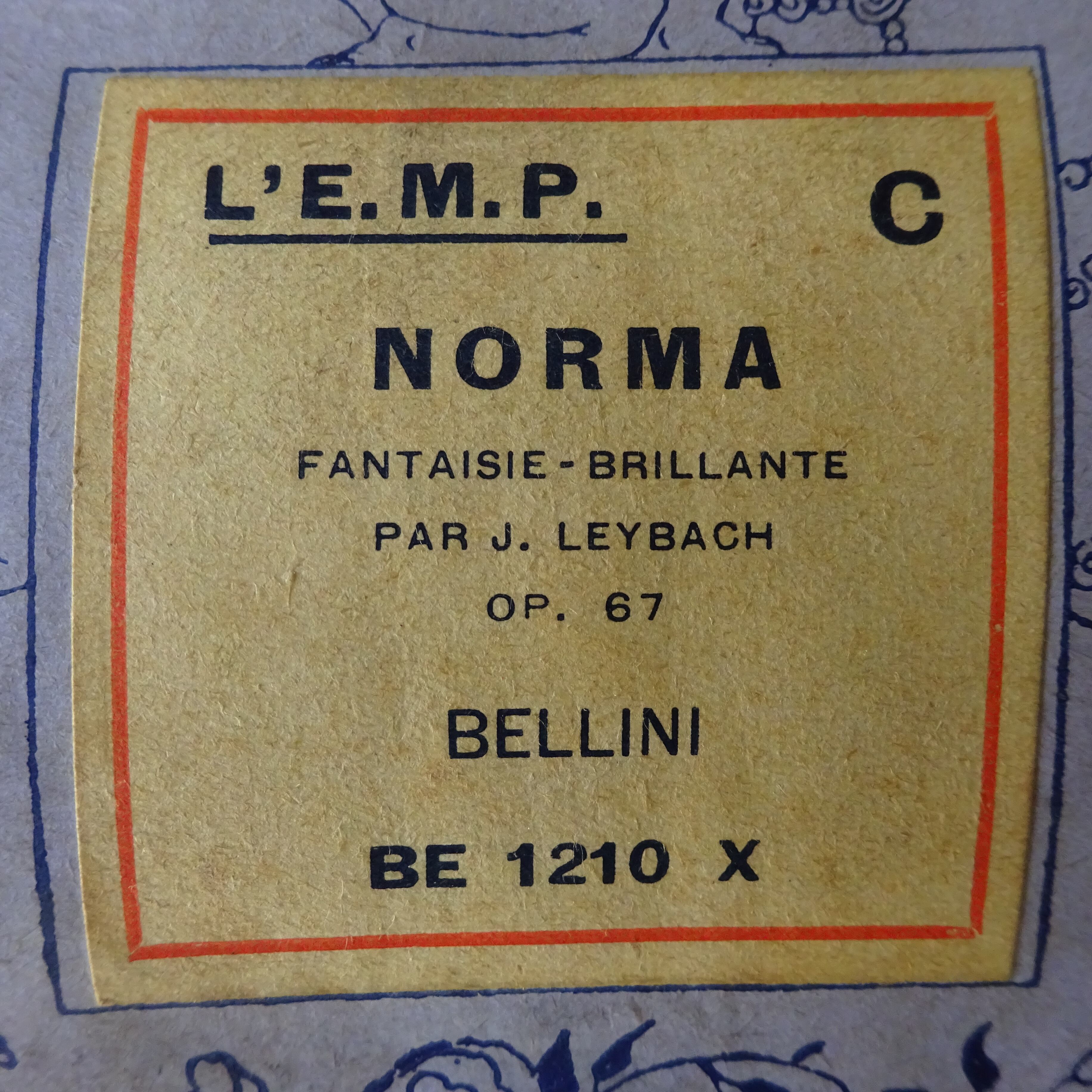 Ancien rouleau perforé pour piano mécanique    (C)