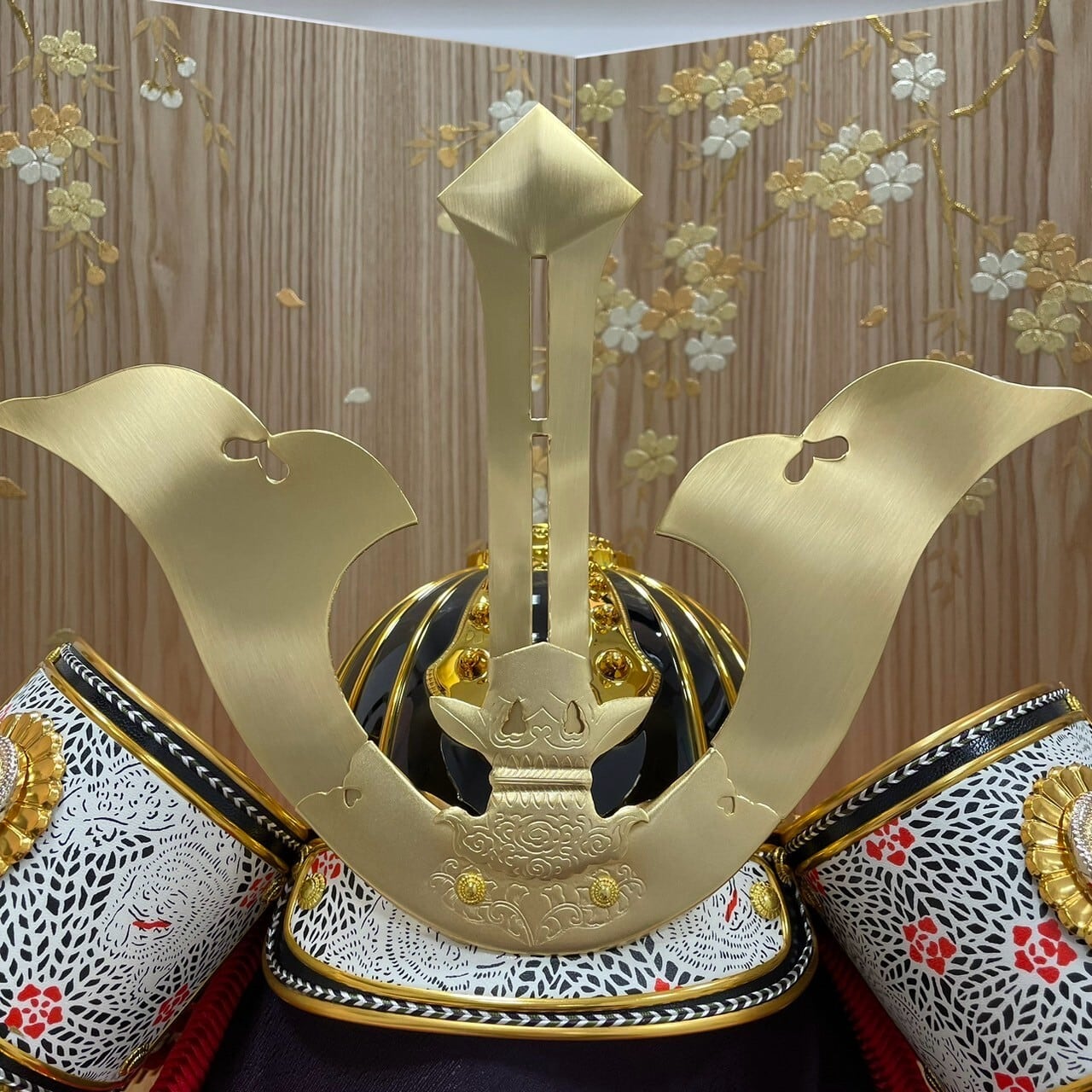 五月人形＜着用兜収納飾り＞毛利着用兜 | 【公式】人形のはなふさ