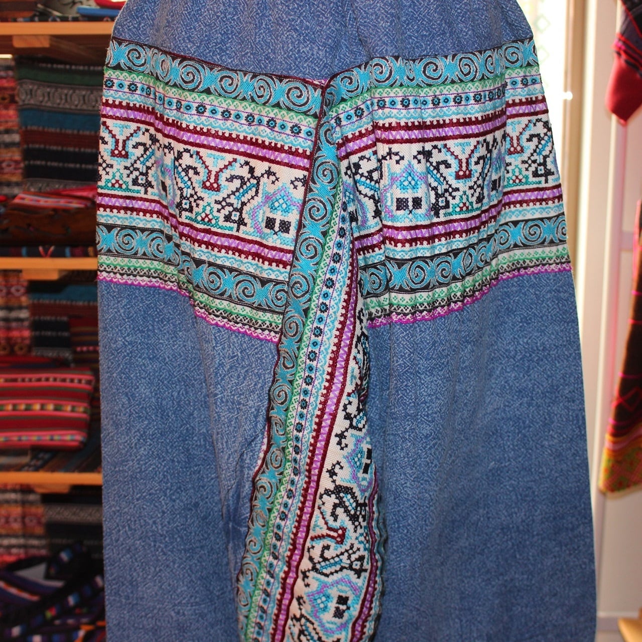 モン族刺繍サルエルパンツ[B] | タイの民族刺繍雑貨・衣料スアイチャイ