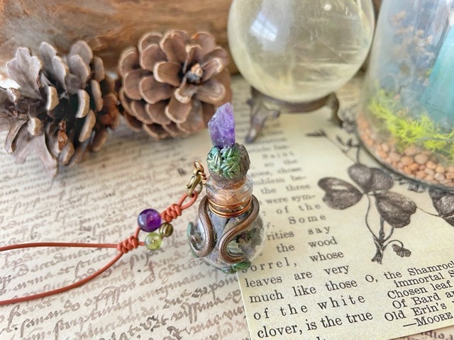 【アメジスト】妖精の薬瓶バッグチャーム