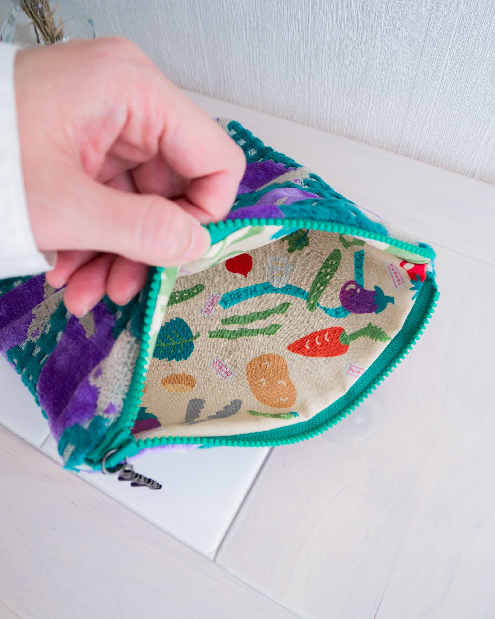 茄子のジャカードポーチ