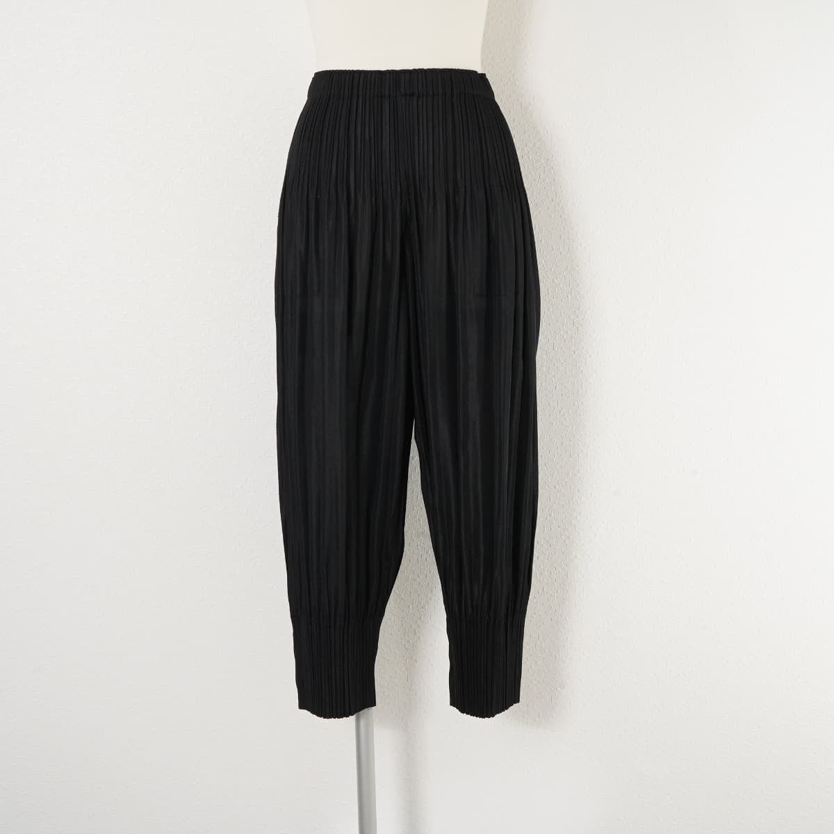 PLEATS PLEASE ISSEY MIYAKE パンツ　黒