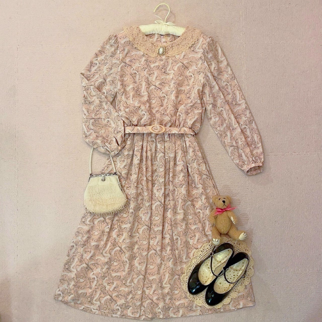 antique paris pattern pearl brooch one-piece