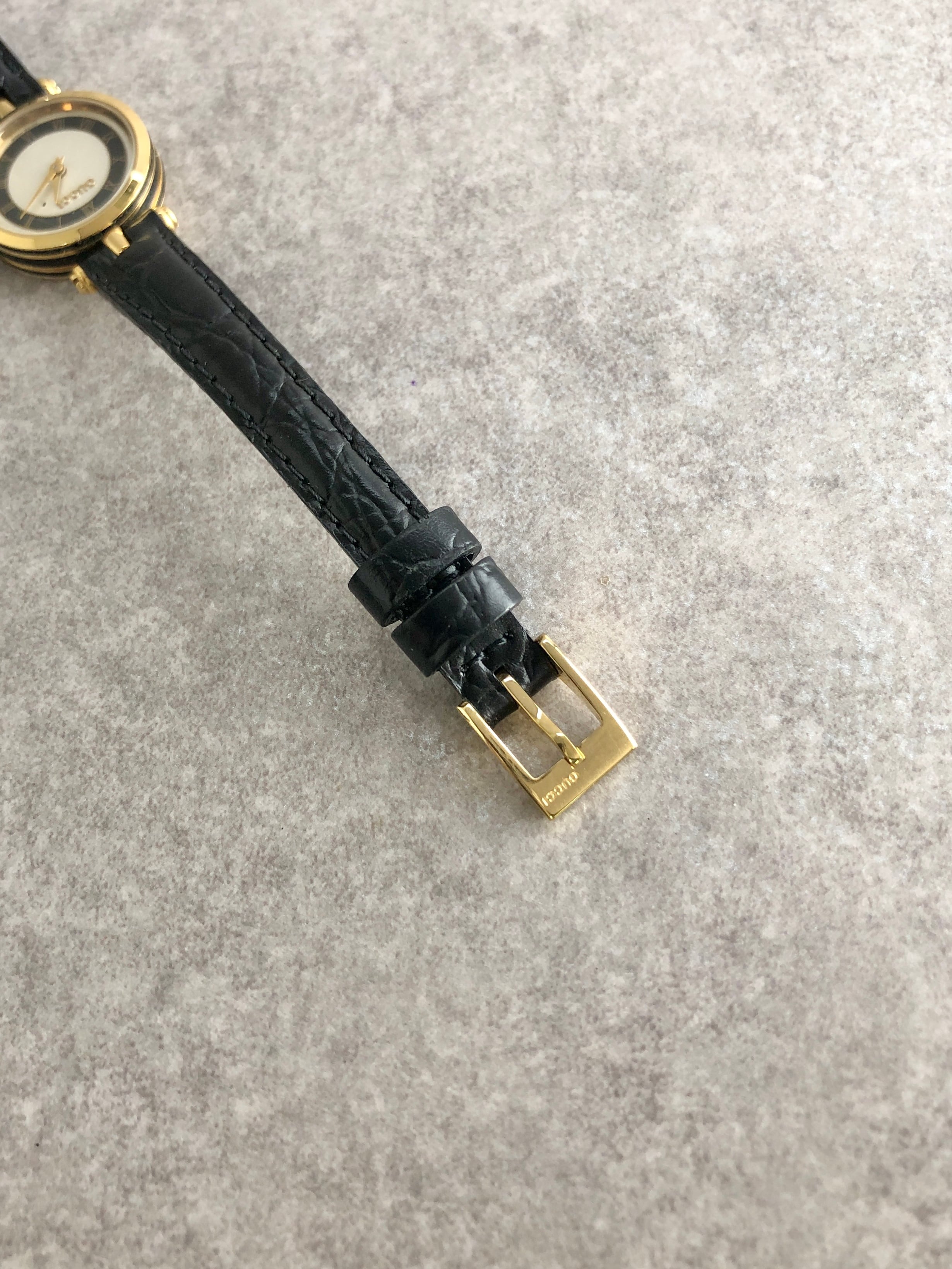 GUCCI グッチ 腕時計 ブラック ローマ文字 レザー クォーツ vintage