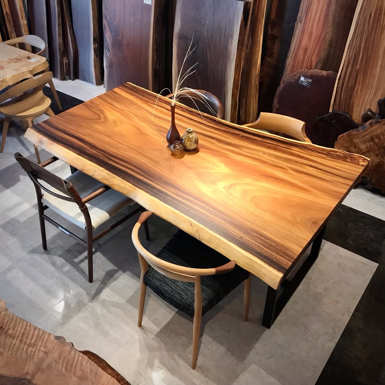 モンキーポッド _1900×935-920-1130×50_横浜元町店_テーブル天板/一枚板 252680 t001