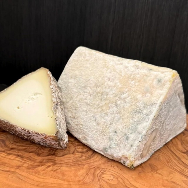 フランス産 ル トリアングル バルビシェット 山羊乳 チーズ 100g Le Triangle Barbichette Goats Milk Cheese 100g