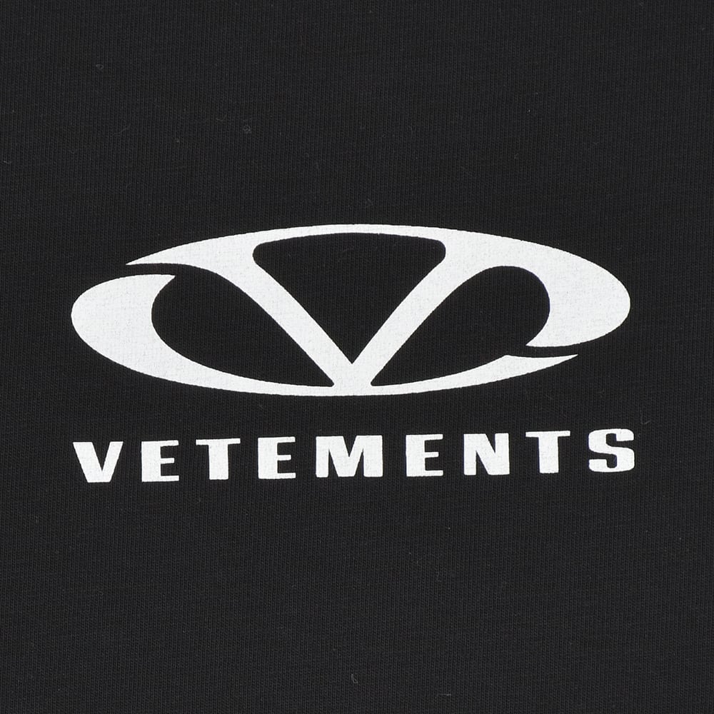 VETEMENTS】OVAL LOGO OVERSIZED T-SHIRT | AYIN