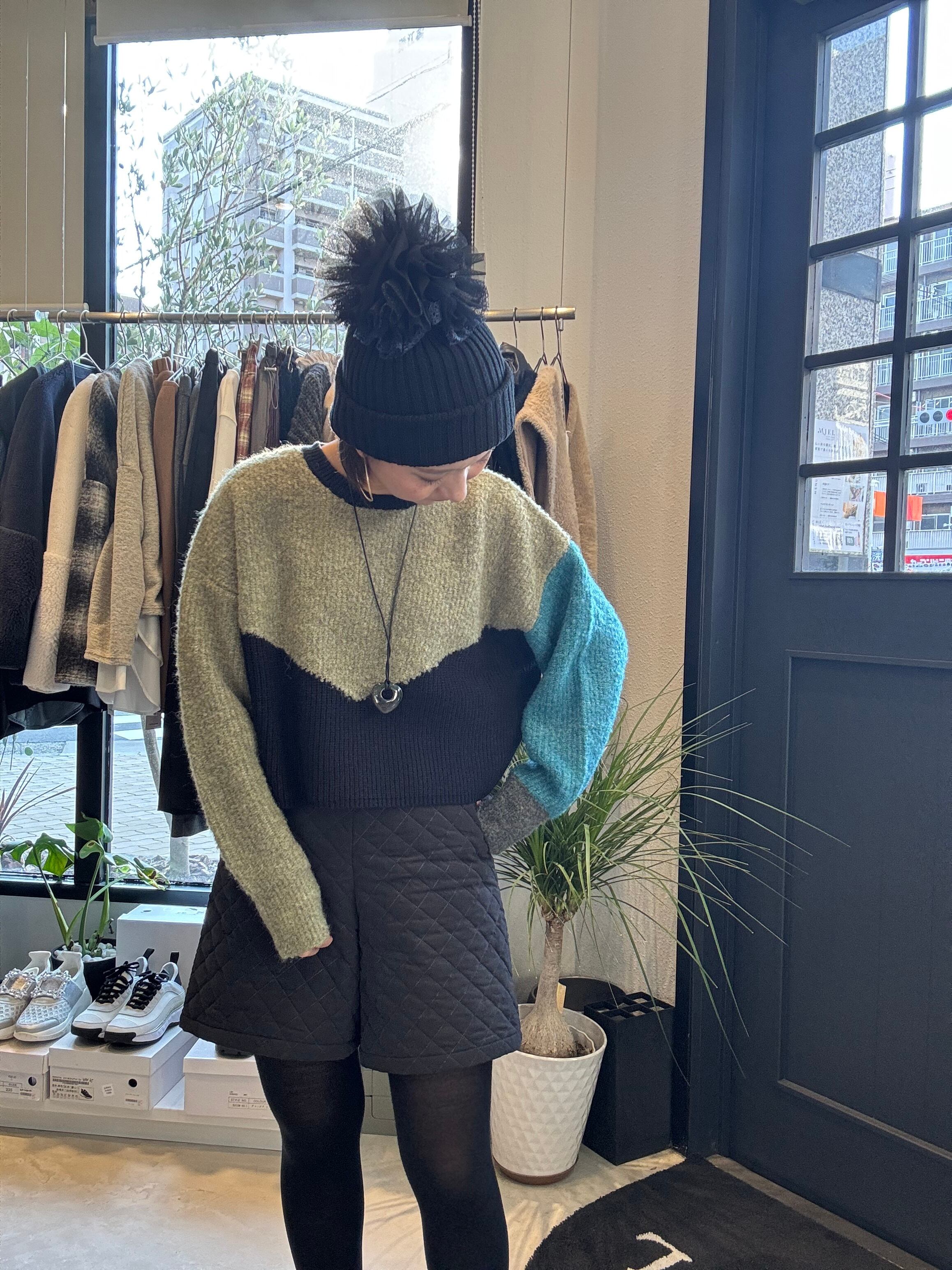 【SELECT】カラーブラックショート丈ニット　29-0451