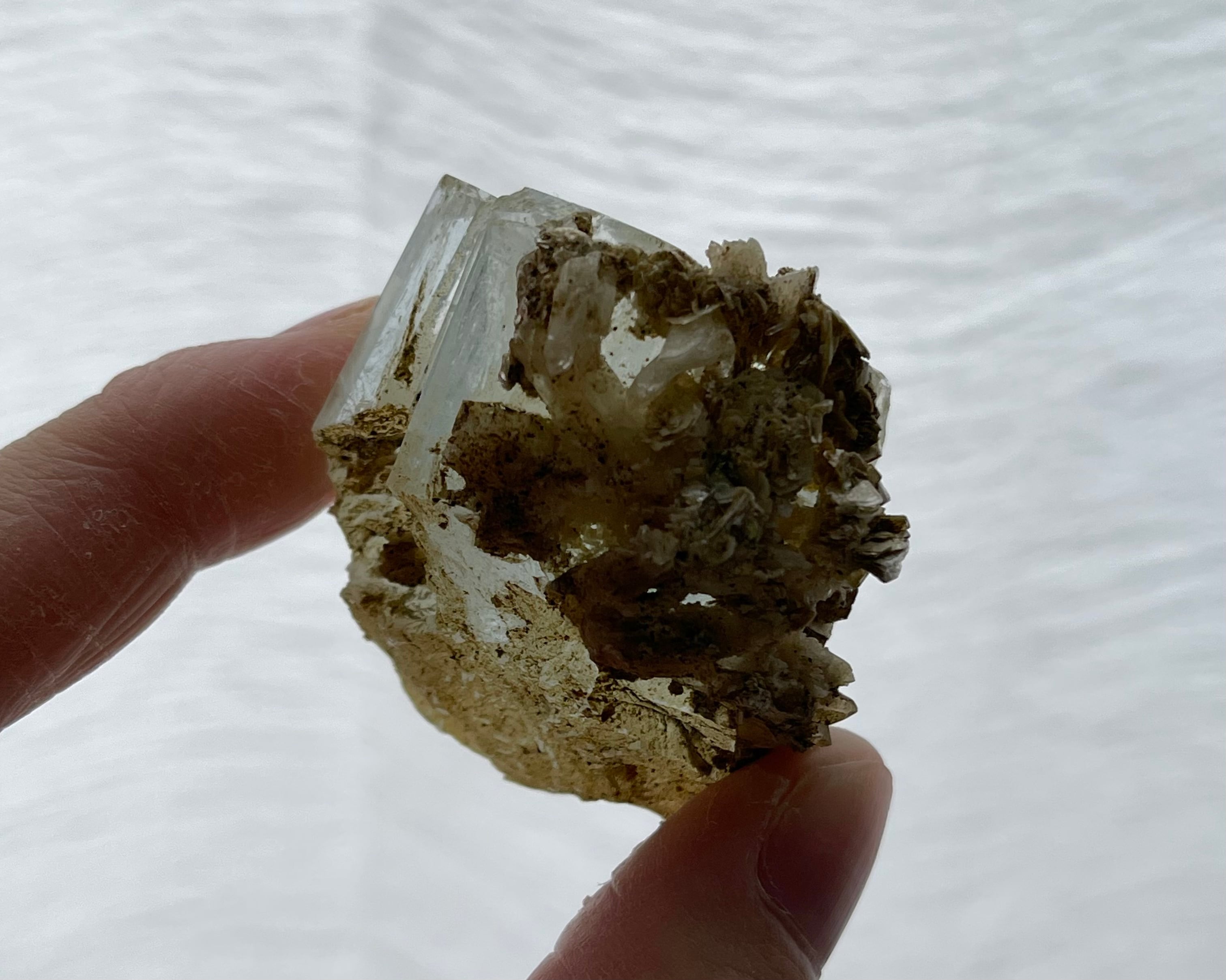 アクアマリン / マスコバイト【Aquamarine with Muscovite】パキスタン