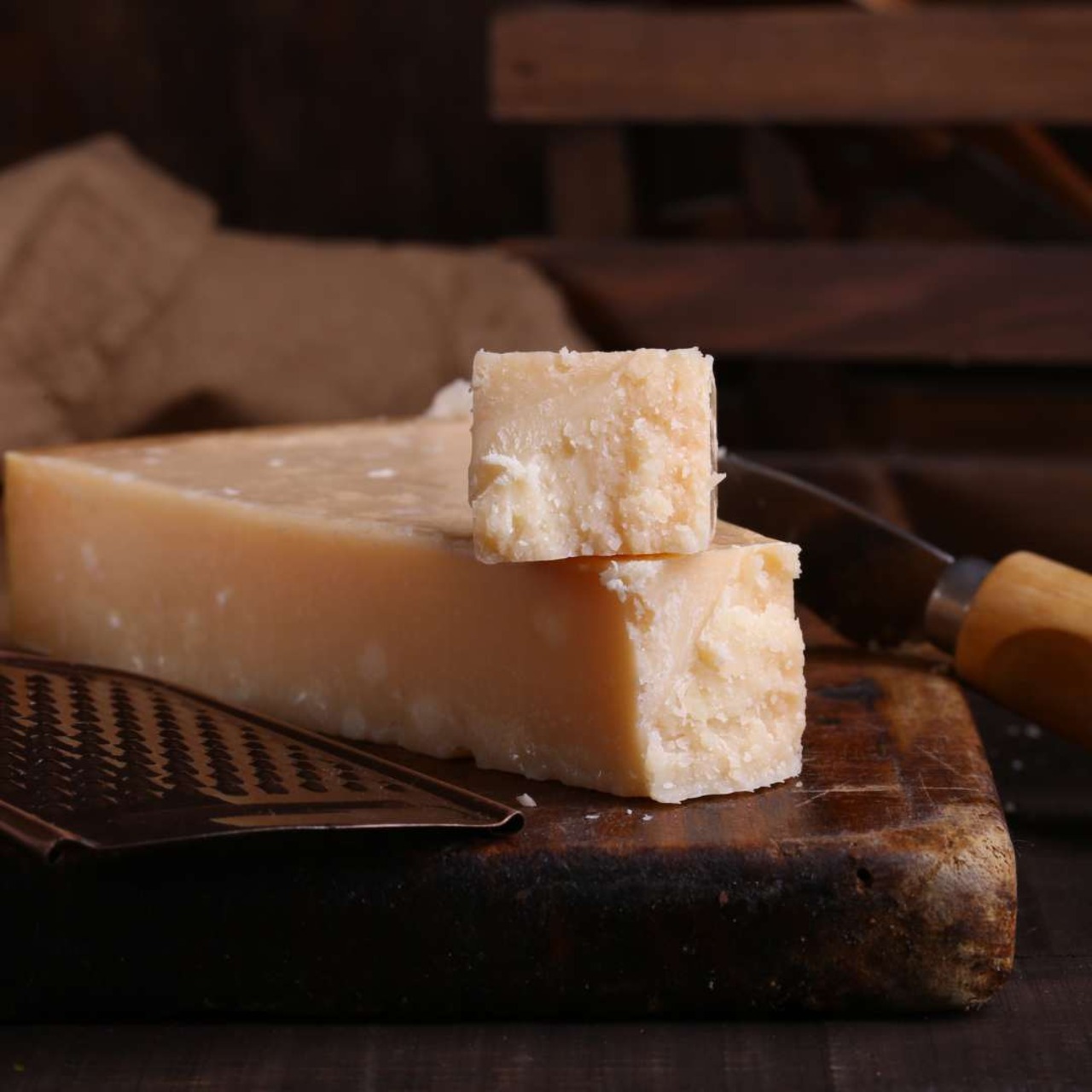 イタリア産 グラスフェッド  パルミジャーノレッジャーノ 24ヶ月以上熟成 100g  Grassfed Parmigiano Reggiano Cheese 24 Months Aged 100g