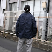 INTERIM(インテリム)襟レザーカバーオール、AUBERGE(オーベルジュ)ヒッコリーストライプパンツコーディネート