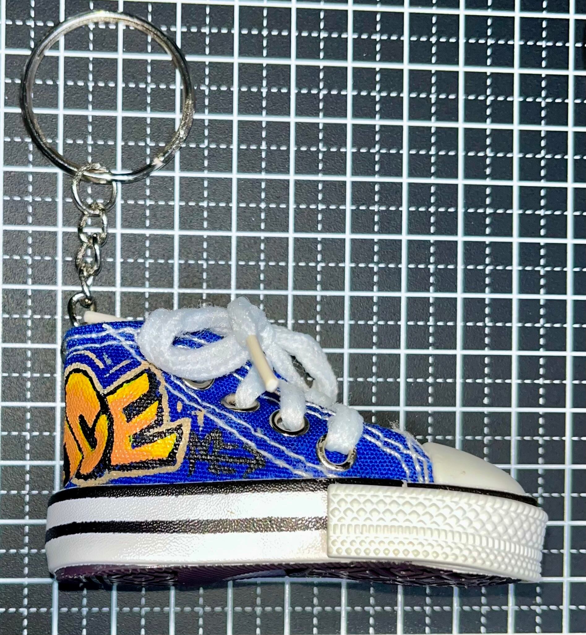 ペイントミニスニーカーキーホルダー｢PEACE.｣ | Ka$me ARTSHOP 