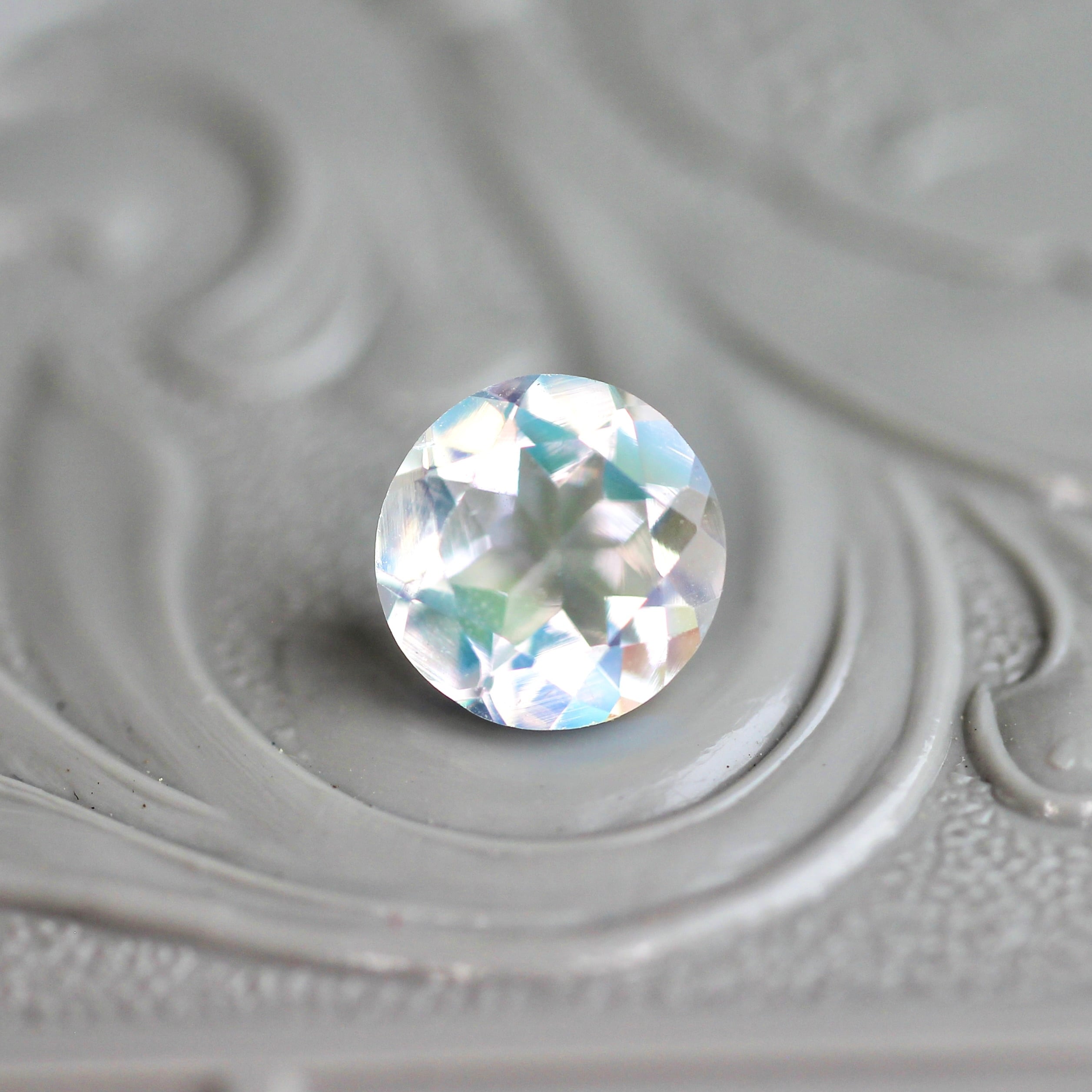 アンデシンラブラドライト 0.815ct 6mm マラウイ産 レインボームーン 