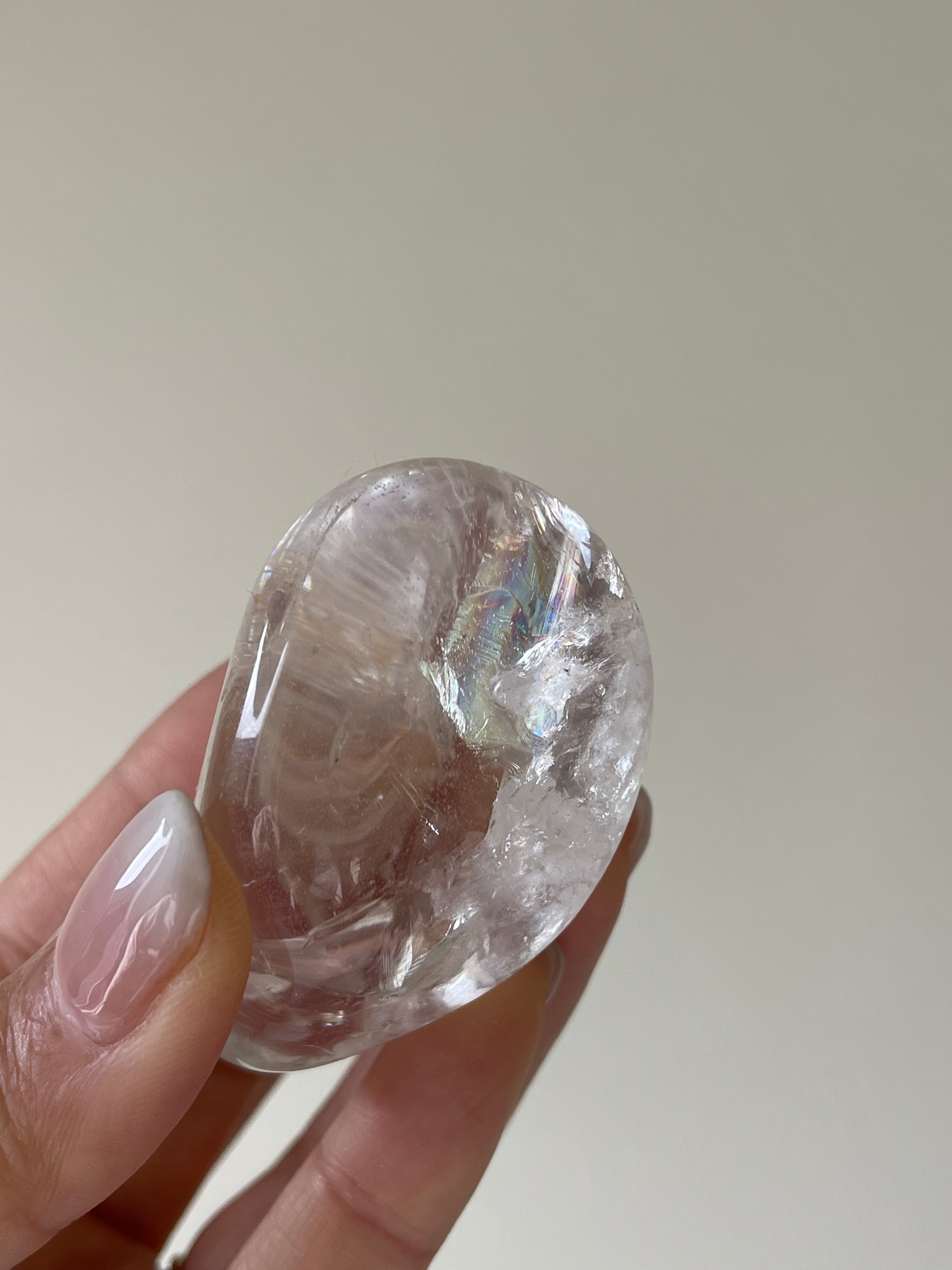 ブラジル産　レインボー水晶パームストーン