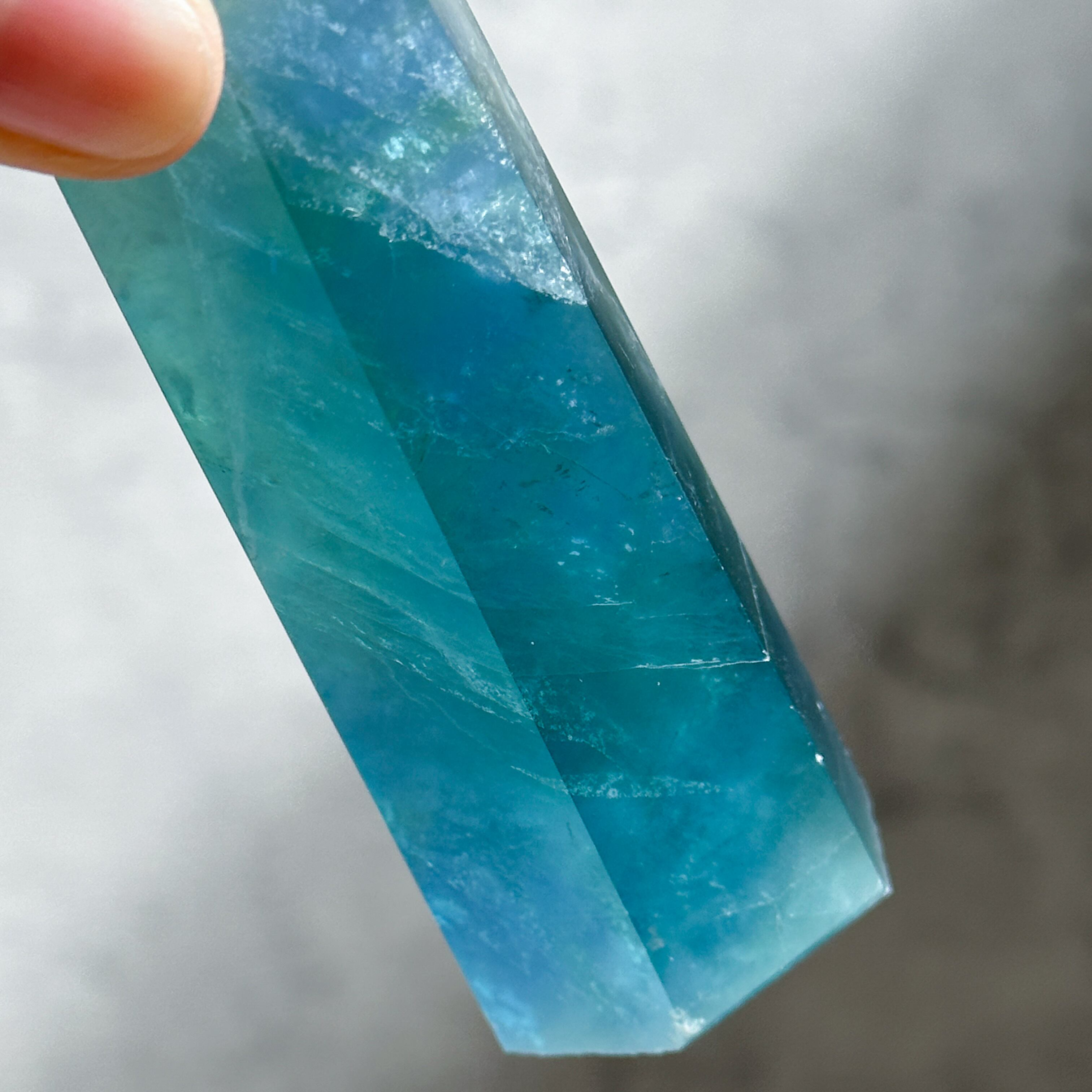 ブルー、グリーンフローライト タワー型92◇ Rainbow Fluorite
