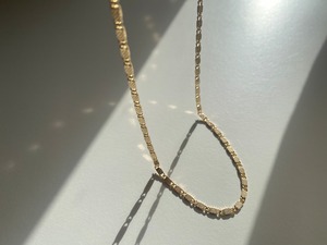 #190 gloss flat necklace