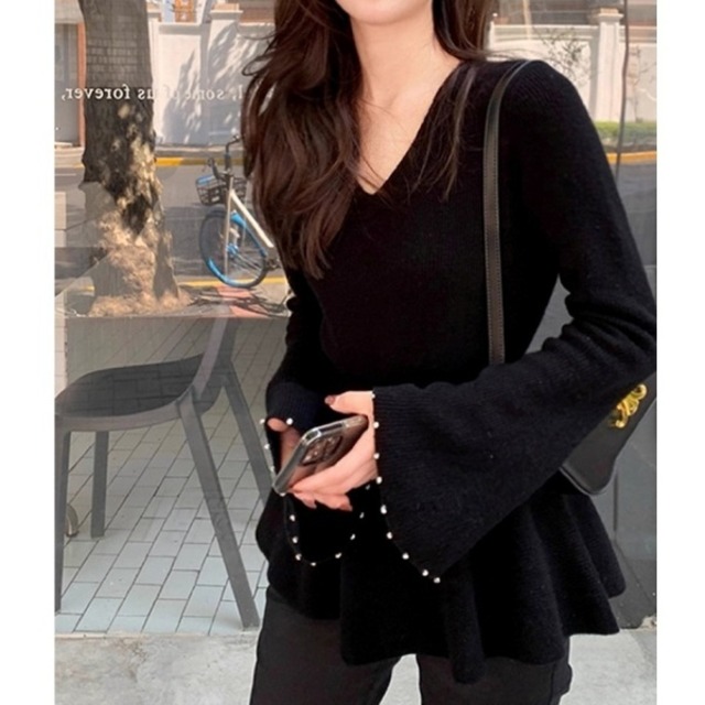 Vネック フレアスリーブ ビジュー付き ニットプルオーバー 238610