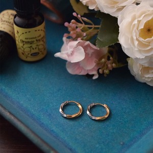 ステンレスツイスト2トーンフープピアス