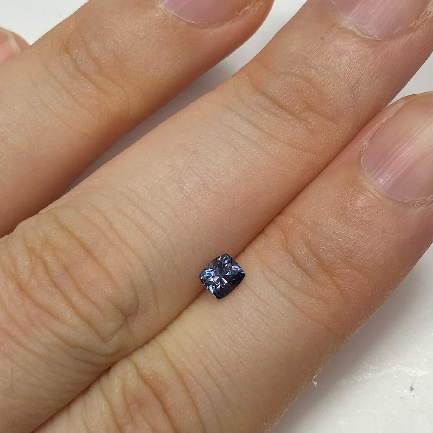 ミステリアスな3変幻　ベキリーブルーガーネット