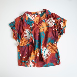 Botanical print open collar shirt