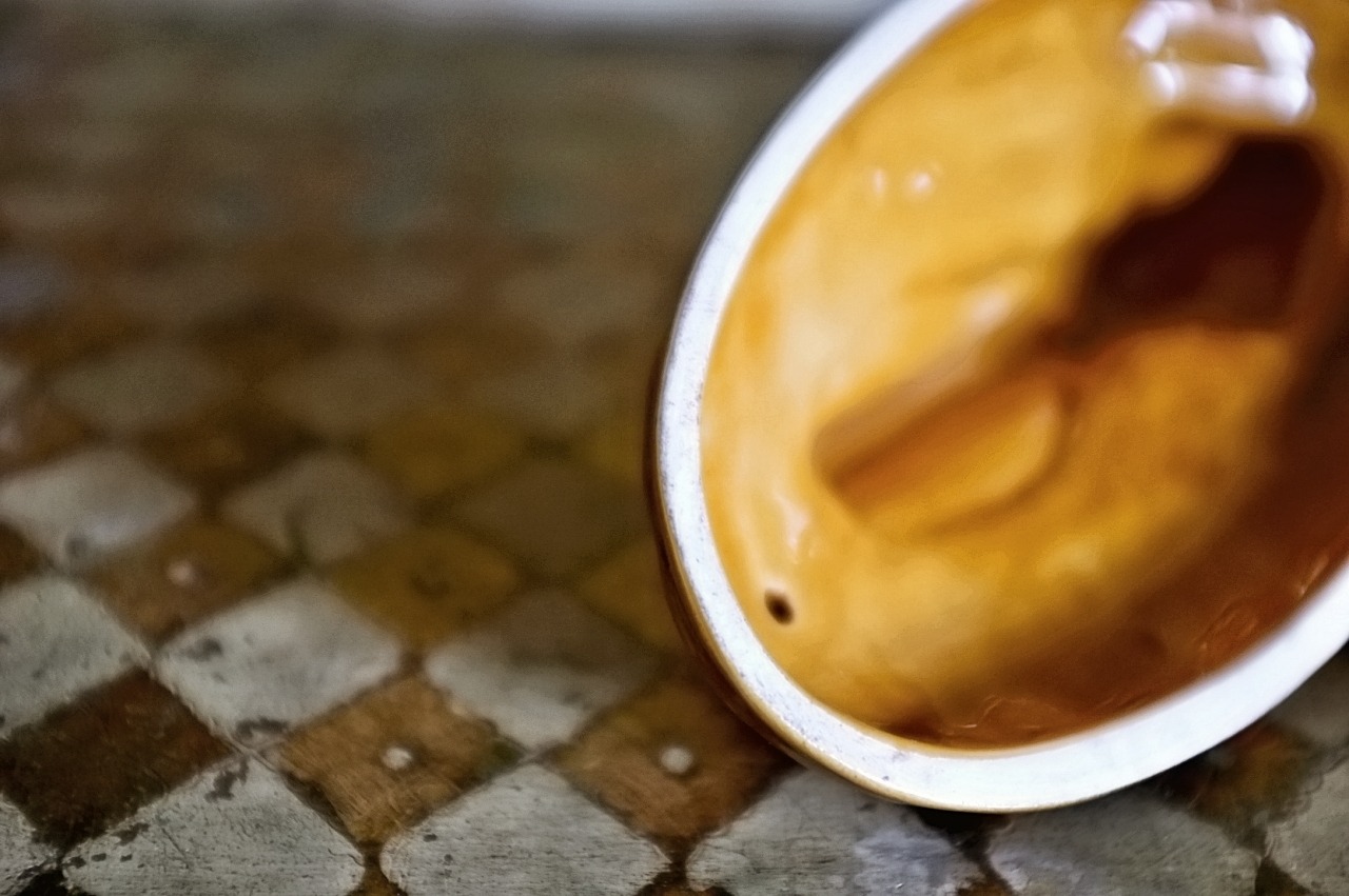 フランス 緑のお家で眠るうさぎさんのテリーヌポット ヴィンテージ