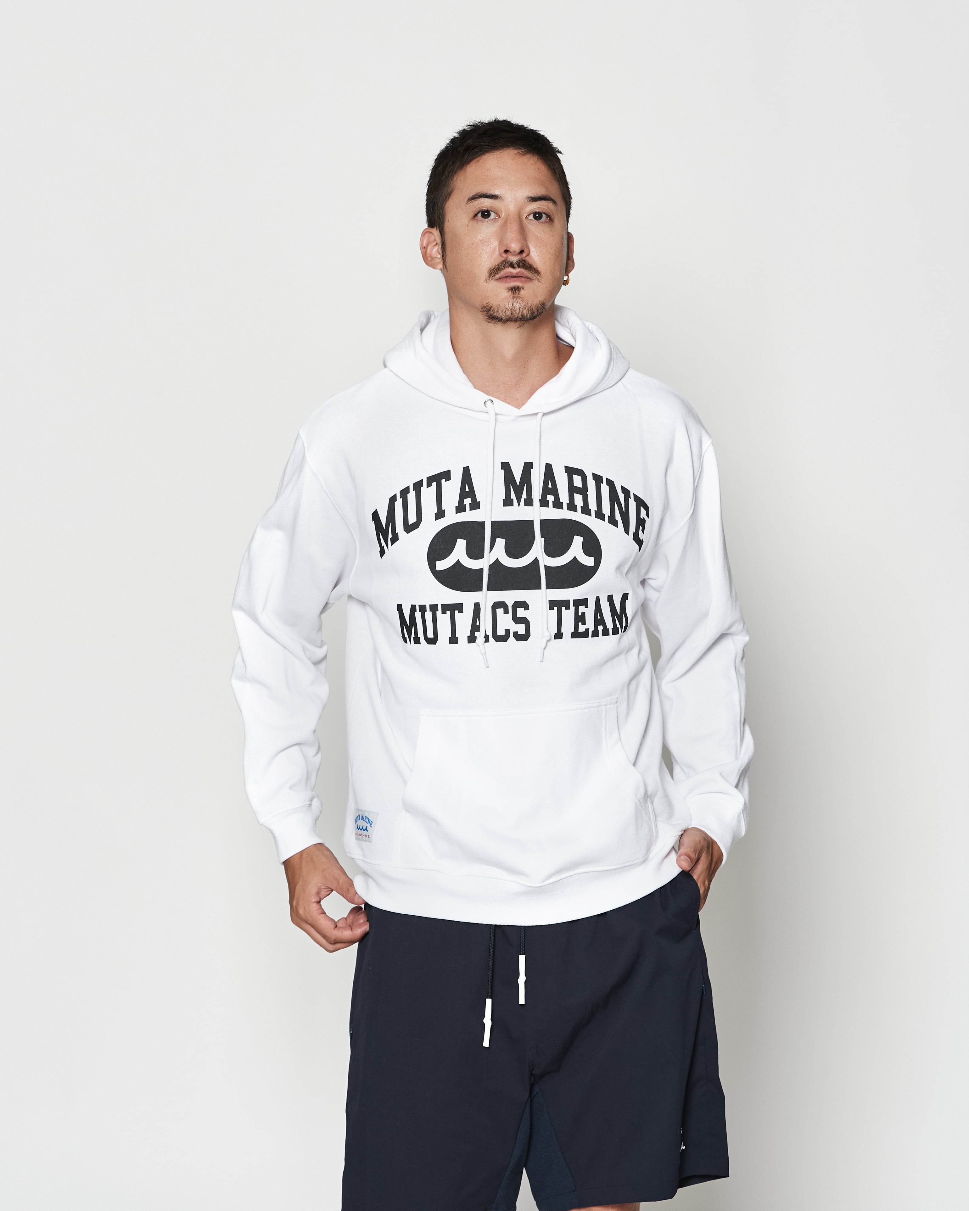 muta MARINE × ACANTHUS カレッジロゴ パーカー | ACANTHUS ONLINE STORE