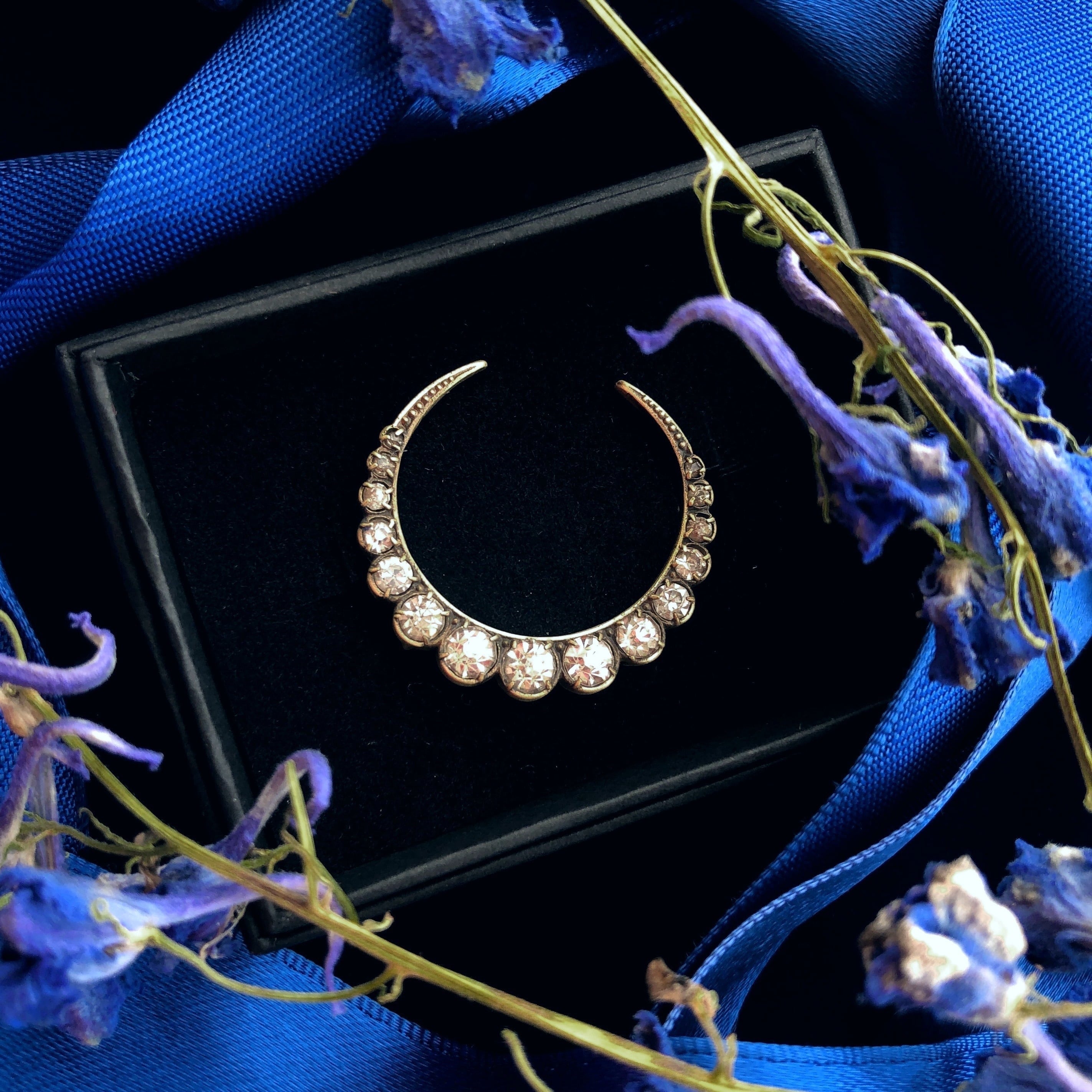 三日月のブローチ | メルキュール骨董店