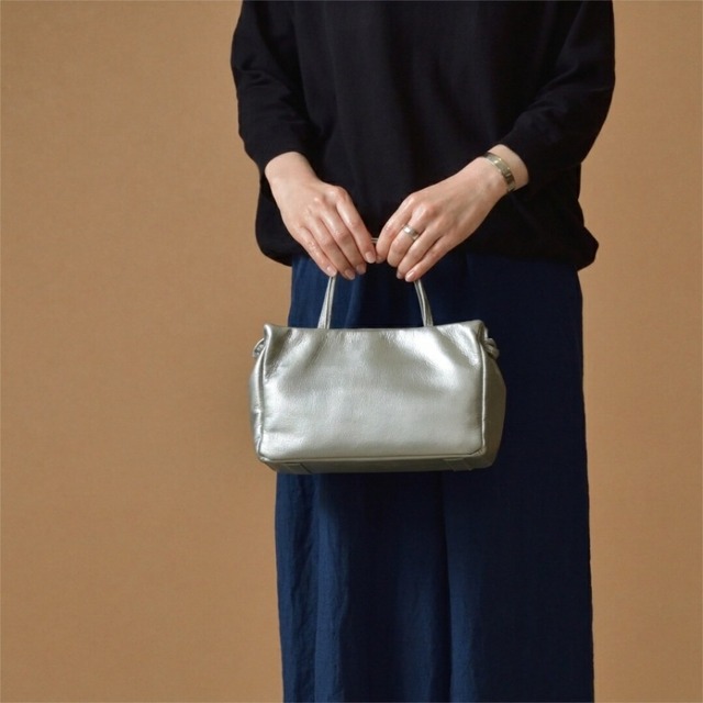 mononogu もののぐ　パオミニショルダーバッグ・シルバー