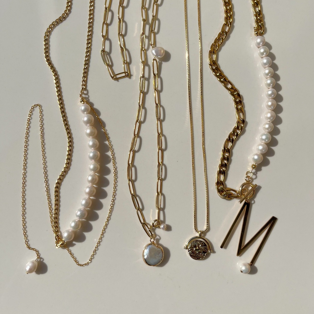 ［gold］淡水パール × チェーン イニシャルネックレス　［GSN024］