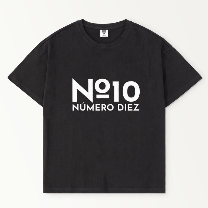 №10 オーバーサイズロゴTシャツ | NÚMERO DIEZ powered by BASE