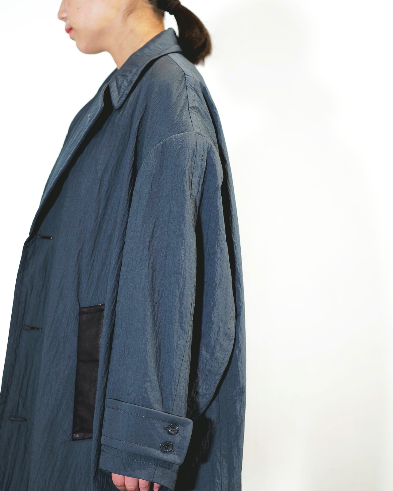 i'm here - SHRINK NYLON : GRANDPA COAT : black /  (ｱｲﾑ ﾋｱｰ -ｼｭﾘﾝｸﾅｲﾛﾝ : ｸﾞﾗﾝﾊﾟｺｰﾄ : ﾌﾞﾗｯｸ)