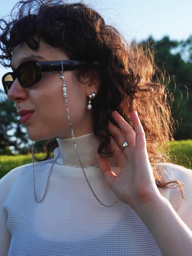 wavy pearl glass chain