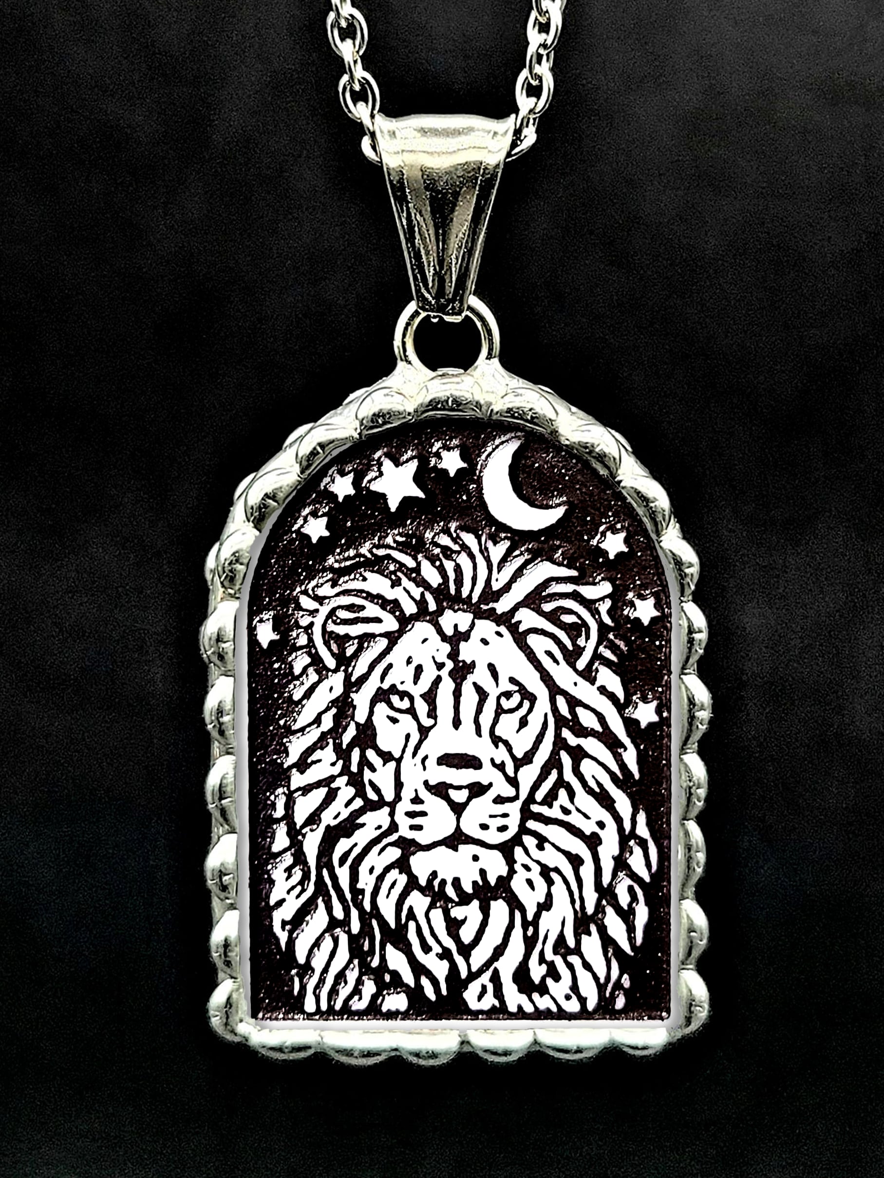 月窓 - ライオン