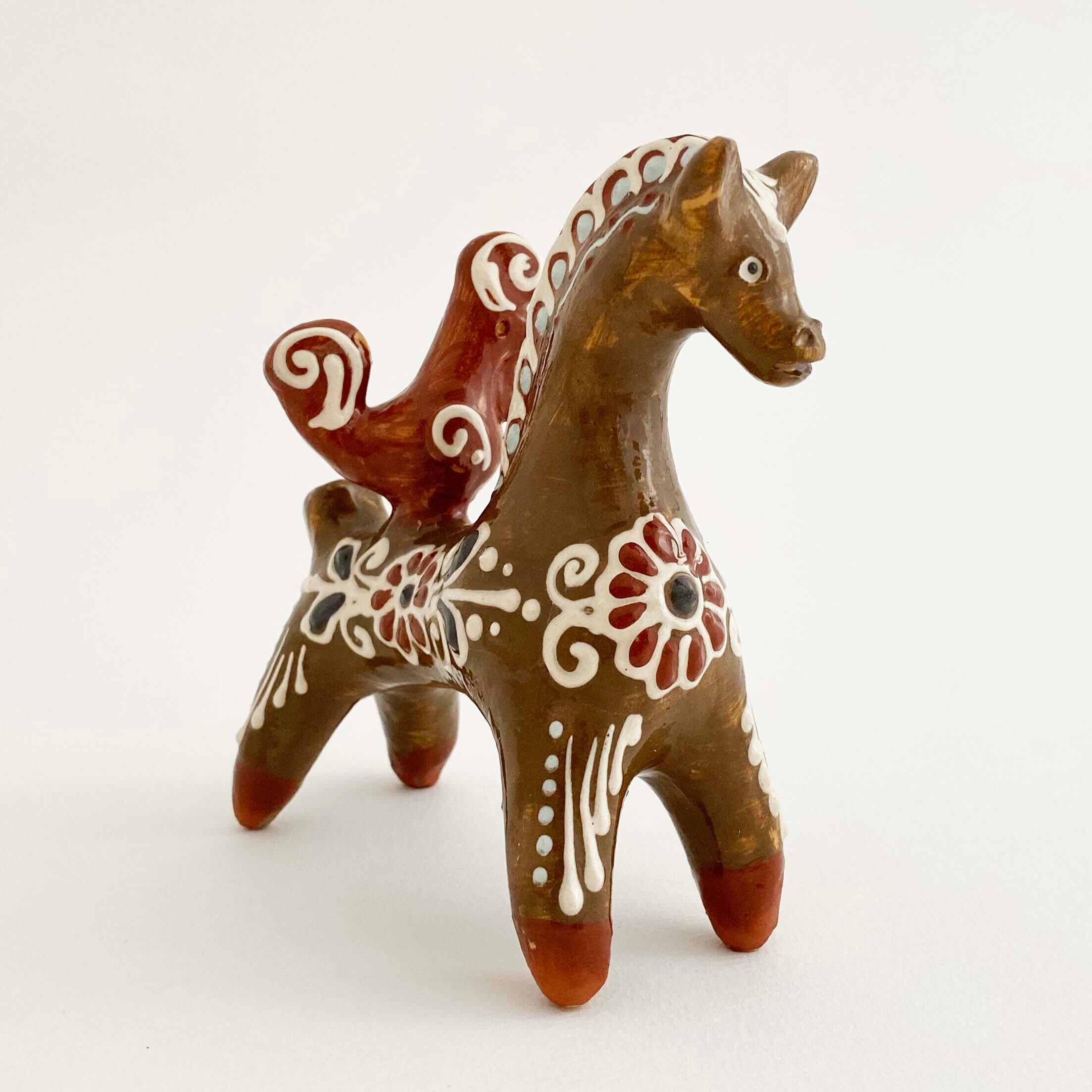 ウクライナ産  オピシュニャ土人形（馬と鶏 / こげ茶の馬）