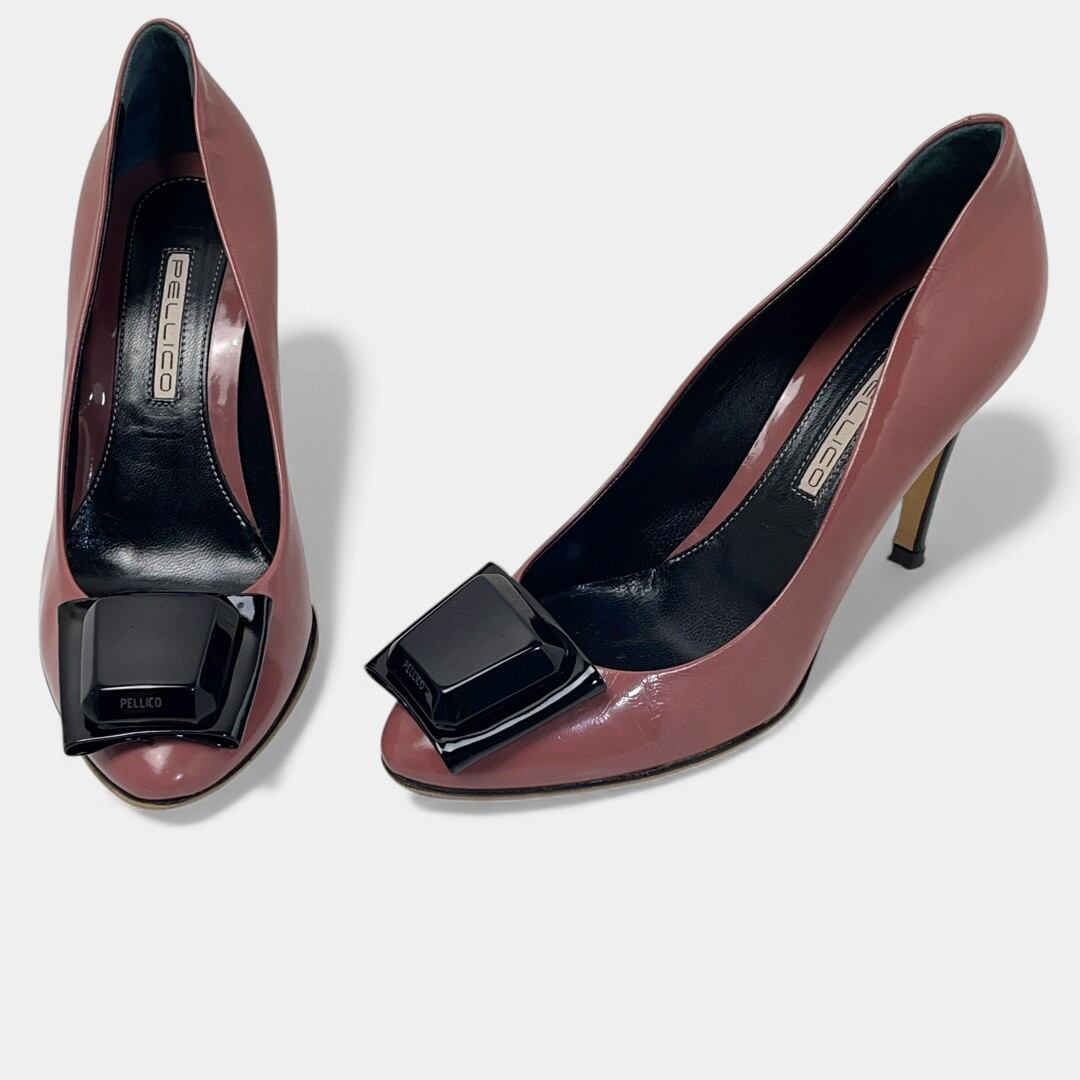 マノロブラニク パンプス キャロリン エナメル ポインテッドトゥ 22.5