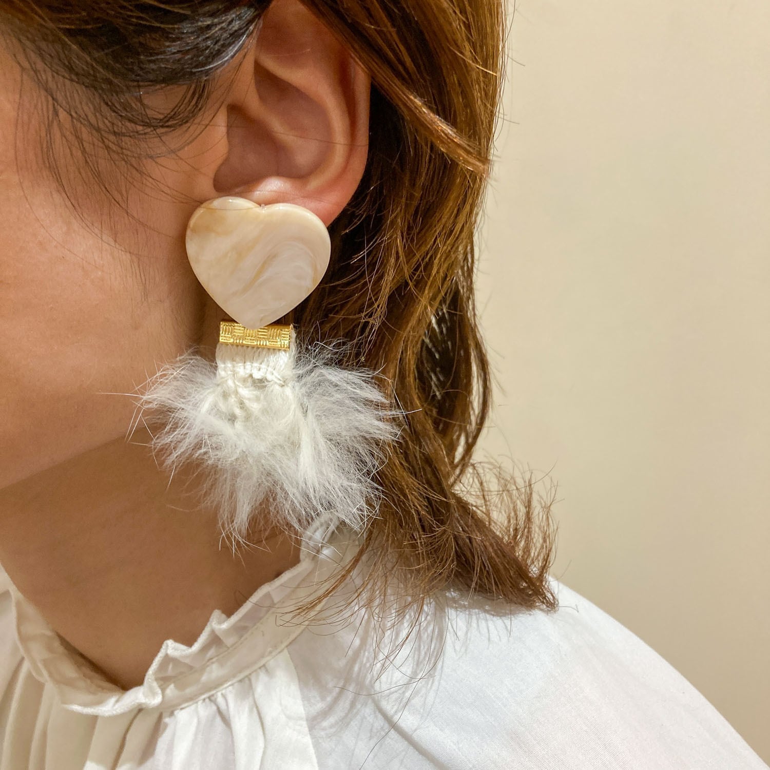【1223】ふわふわフェイクファーのピアス／イヤリング ふわふわファーとハートの〈ピアス/イヤリング〉 | Dua-アクセサリー