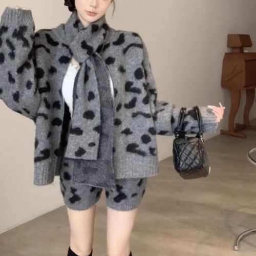 【3点セット】3色／アニマル柄マフラー＋ジップアップジャケット＋ショーパン ・12972