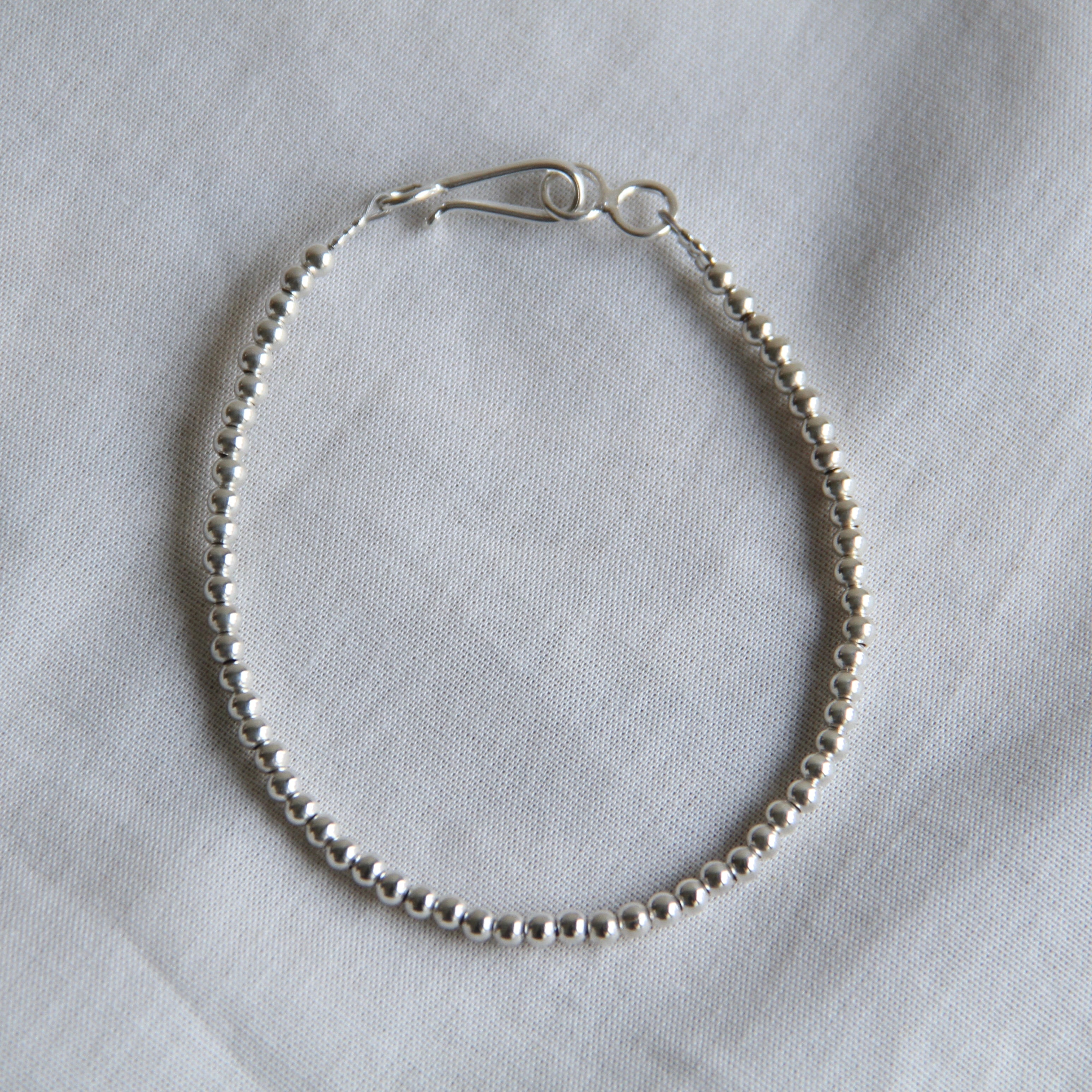 ERICKA NICOLAS BEGAY【 unisex  】 navajo pearl bracelet (shiny) / 3mm 21cm