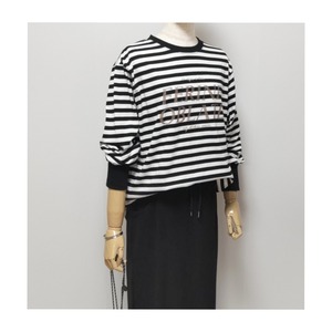 ロゴ指ぬきTシャツ