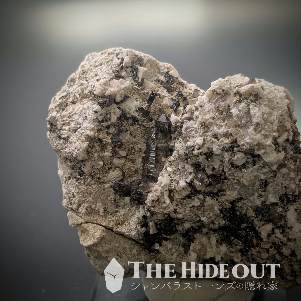 日本国産鉱物標本070 鳥取県三朝町煙水晶（スモーキークォーツ） 寂静